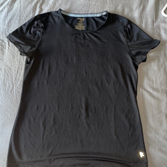 Black workout top, textured on back smooth on the front! - Picture 1 of 3